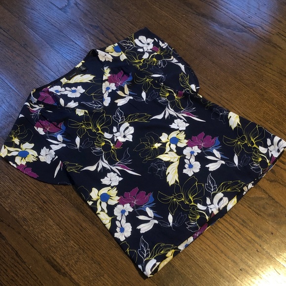 3/$10 Halogen Floral High-Low Flowy Lightweight Shortsleeve V-Neck Blouse - Picture 3 of 7